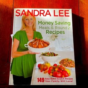 Exquisitely photographed Sandra Lee cookbook with 293 pp
